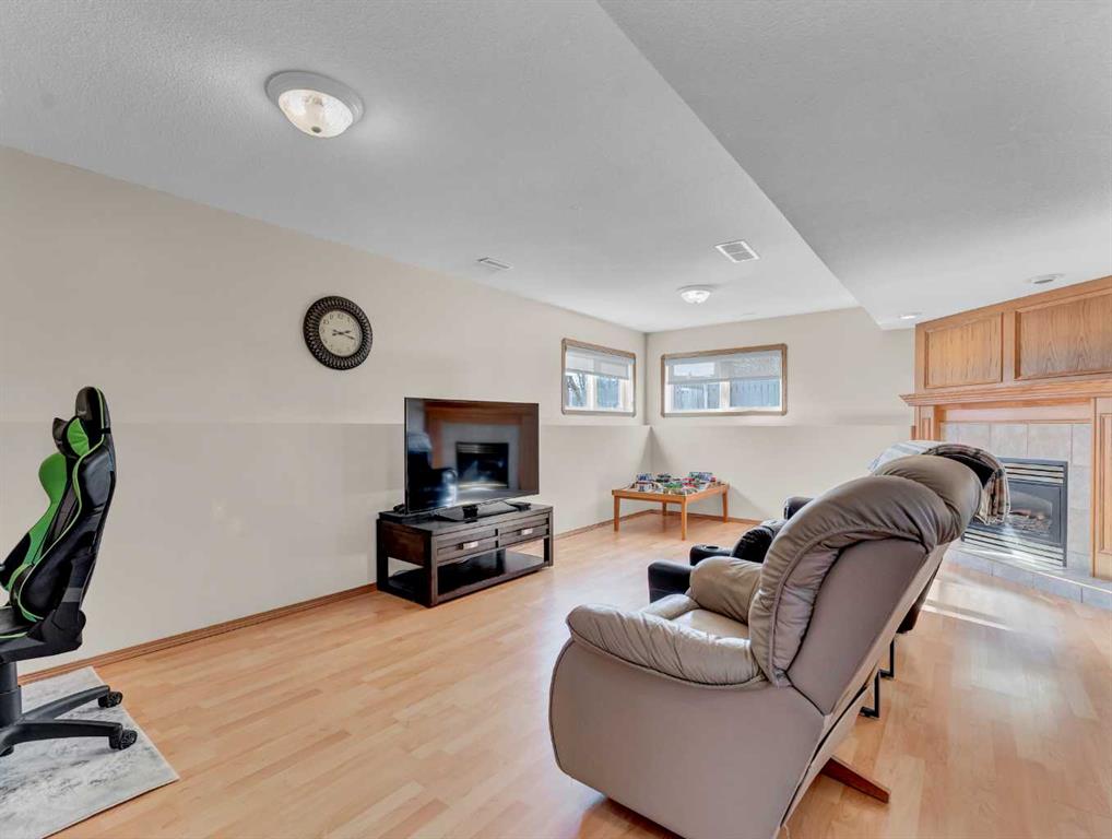 Picture for 35 Heritage Court NE https://www.cirrealty.ca/reb/mhreb/9/A2266619_29.jpg
