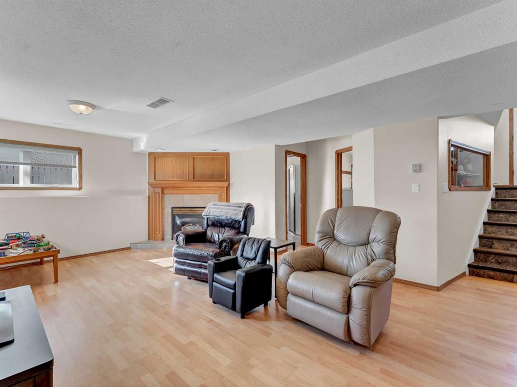 Picture for 35 Heritage Court NE https://www.cirrealty.ca/reb/mhreb/9/A2266619_30.jpg