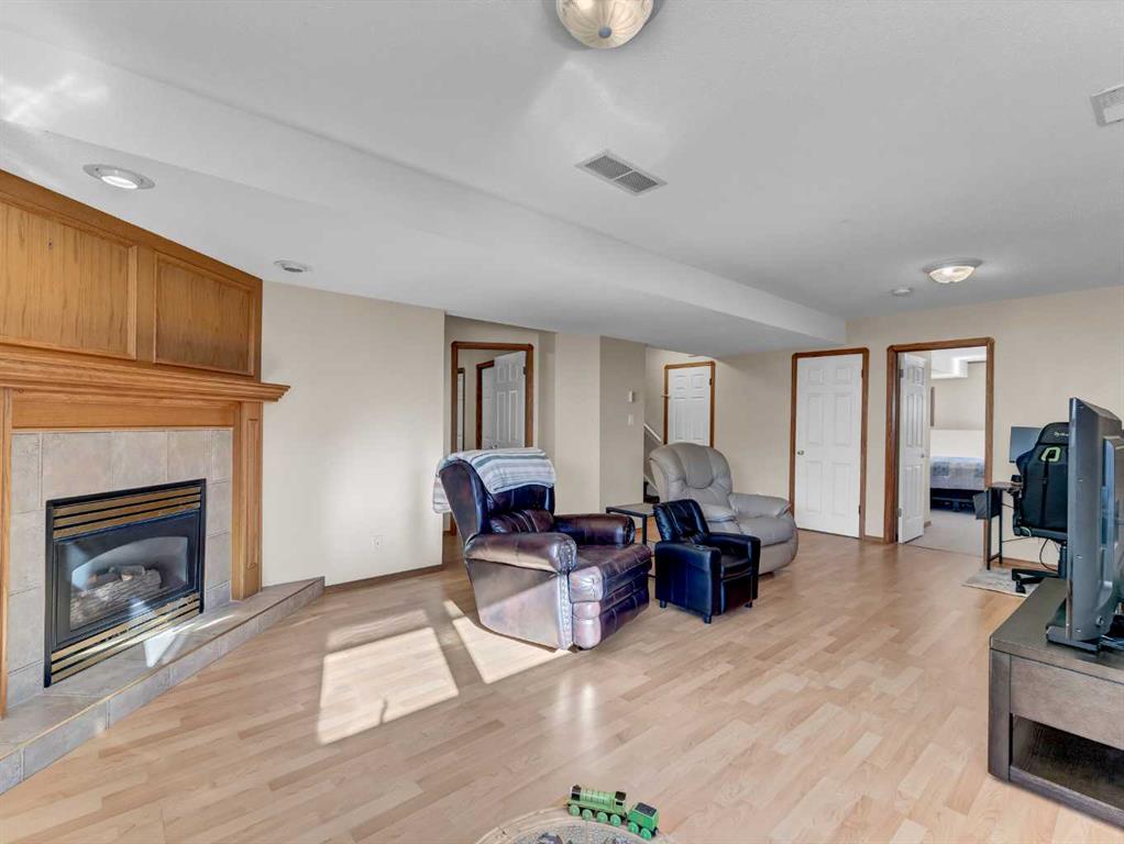 Picture for 35 Heritage Court NE https://www.cirrealty.ca/reb/mhreb/9/A2266619_31.jpg