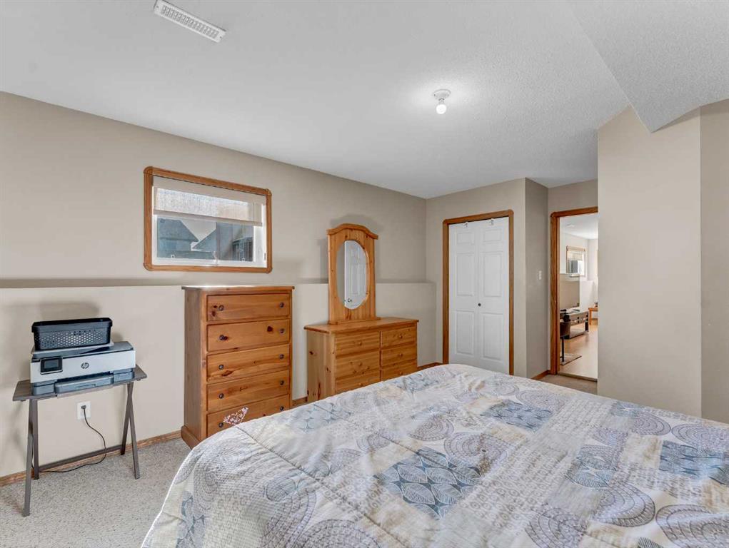 Picture for 35 Heritage Court NE https://www.cirrealty.ca/reb/mhreb/9/A2266619_34.jpg