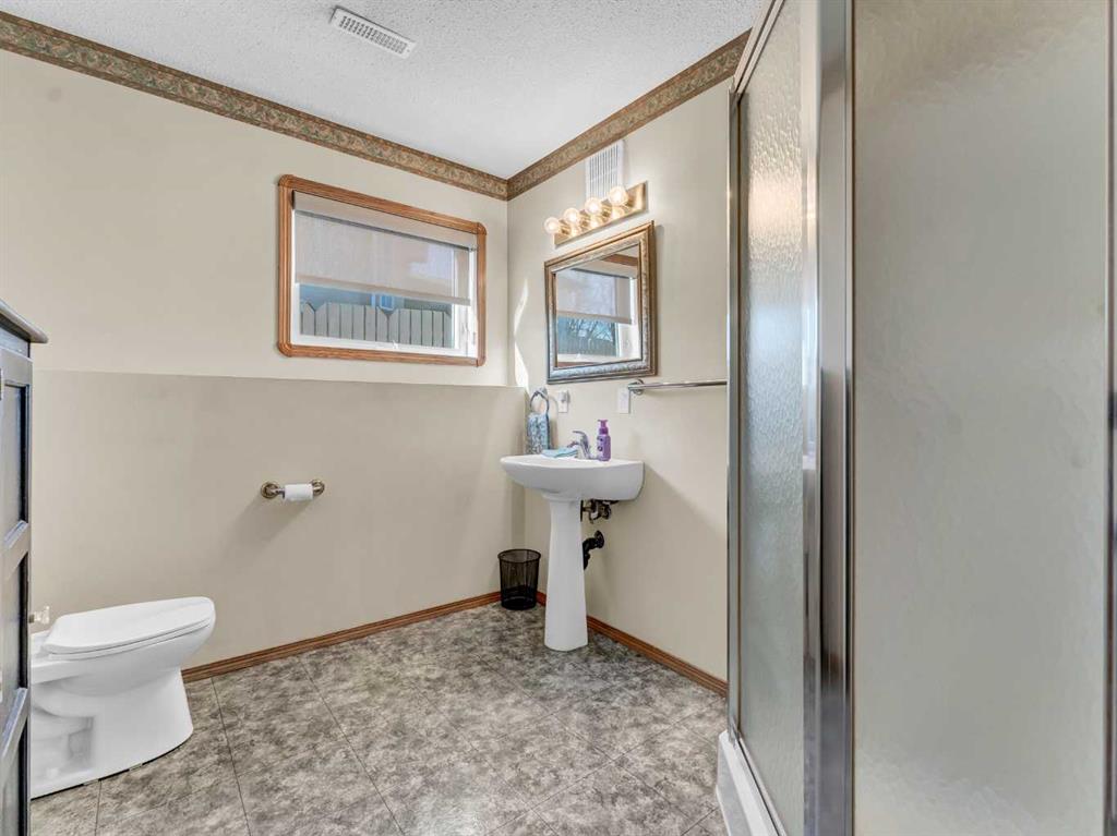 Picture for 35 Heritage Court NE https://www.cirrealty.ca/reb/mhreb/9/A2266619_35.jpg