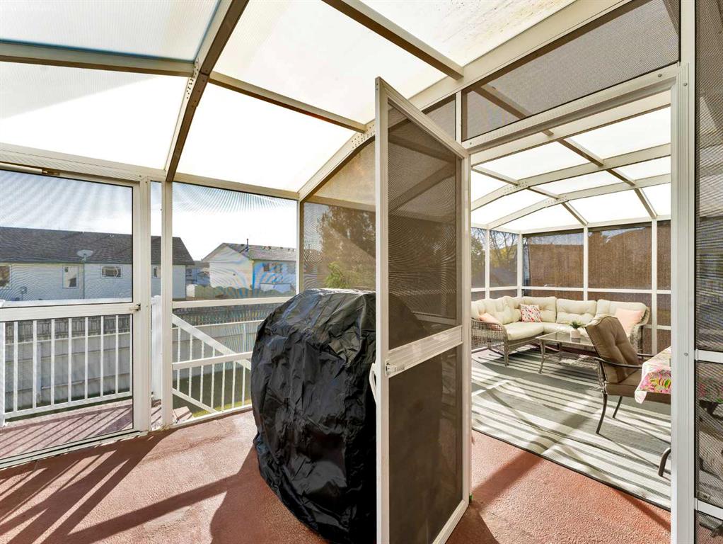 Picture for 35 Heritage Court NE https://www.cirrealty.ca/reb/mhreb/9/A2266619_40.jpg