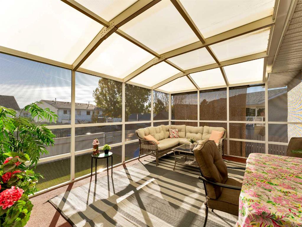Picture for 35 Heritage Court NE https://www.cirrealty.ca/reb/mhreb/9/A2266619_42.jpg
