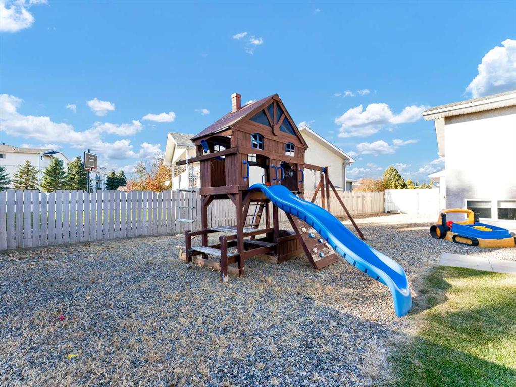 Picture for 35 Heritage Court NE https://www.cirrealty.ca/reb/mhreb/9/A2266619_44.jpg