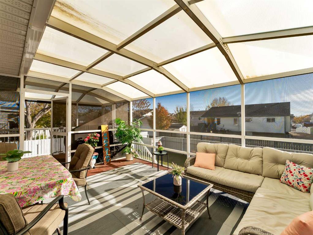 Picture for 35 Heritage Court NE https://www.cirrealty.ca/reb/mhreb/9/A2266619_45.jpg
