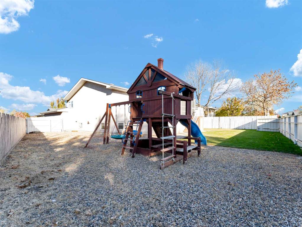 Picture for 35 Heritage Court NE https://www.cirrealty.ca/reb/mhreb/9/A2266619_46.jpg