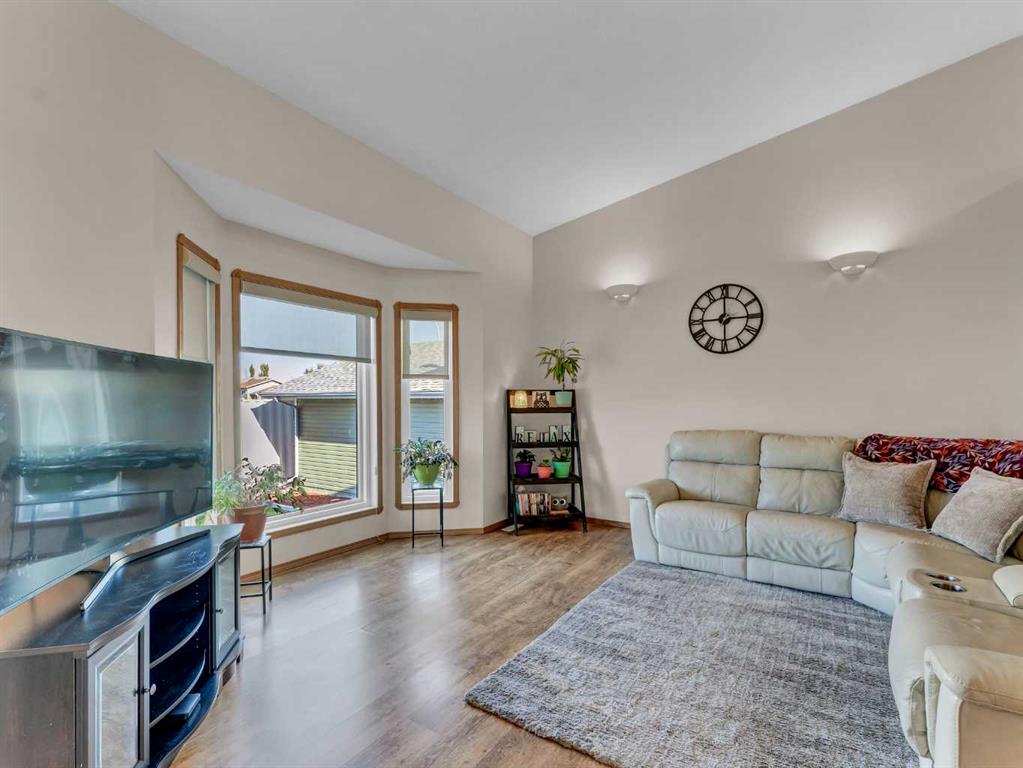 Picture for 35 Heritage Court NE https://www.cirrealty.ca/reb/mhreb/9/A2266619_7.jpg