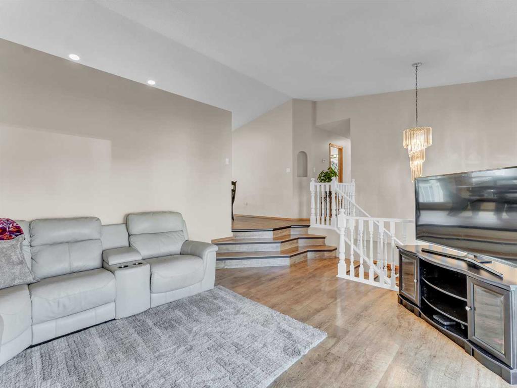 Picture for 35 Heritage Court NE https://www.cirrealty.ca/reb/mhreb/9/A2266619_8.jpg