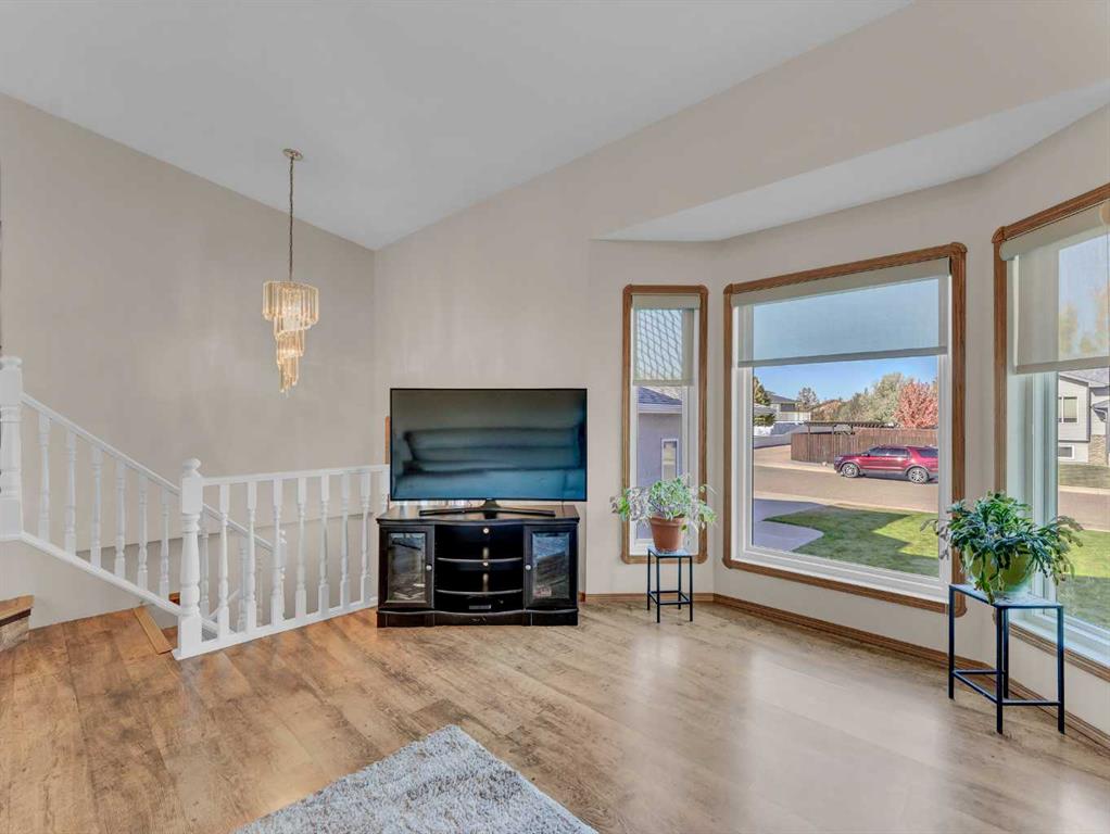 Picture for 35 Heritage Court NE https://www.cirrealty.ca/reb/mhreb/9/A2266619_9.jpg
