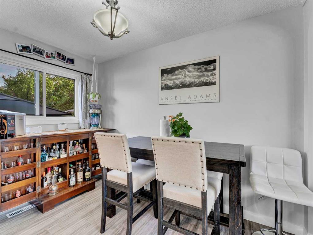 Picture for 805 1 Street SE https://www.cirrealty.ca/reb/mhreb/9/A2266629_11.jpg