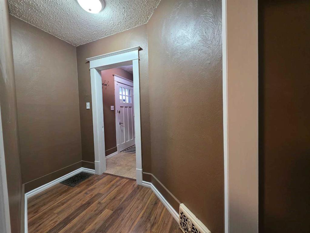 Picture for 153 9 Street NE