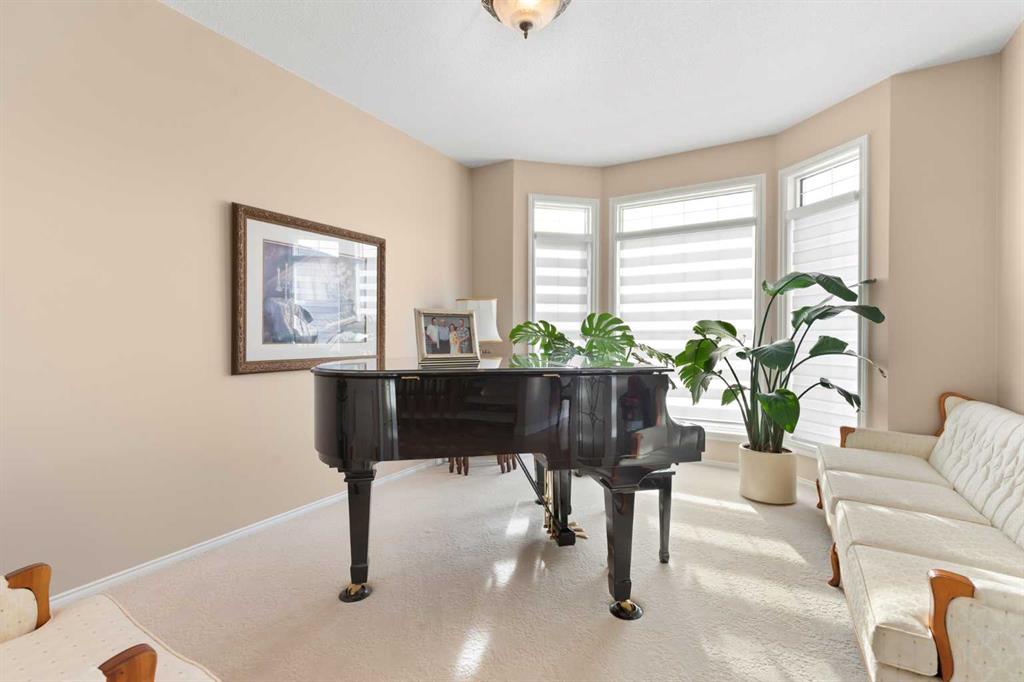 Picture for 22 Turner Crescent SE