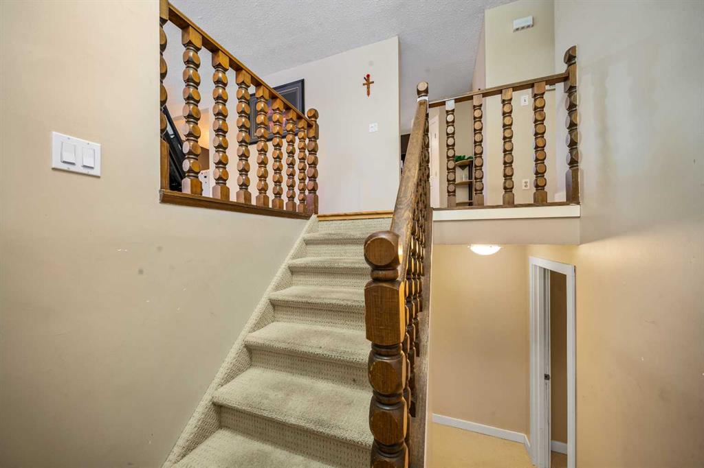 Picture for 62 Rossland Way SE