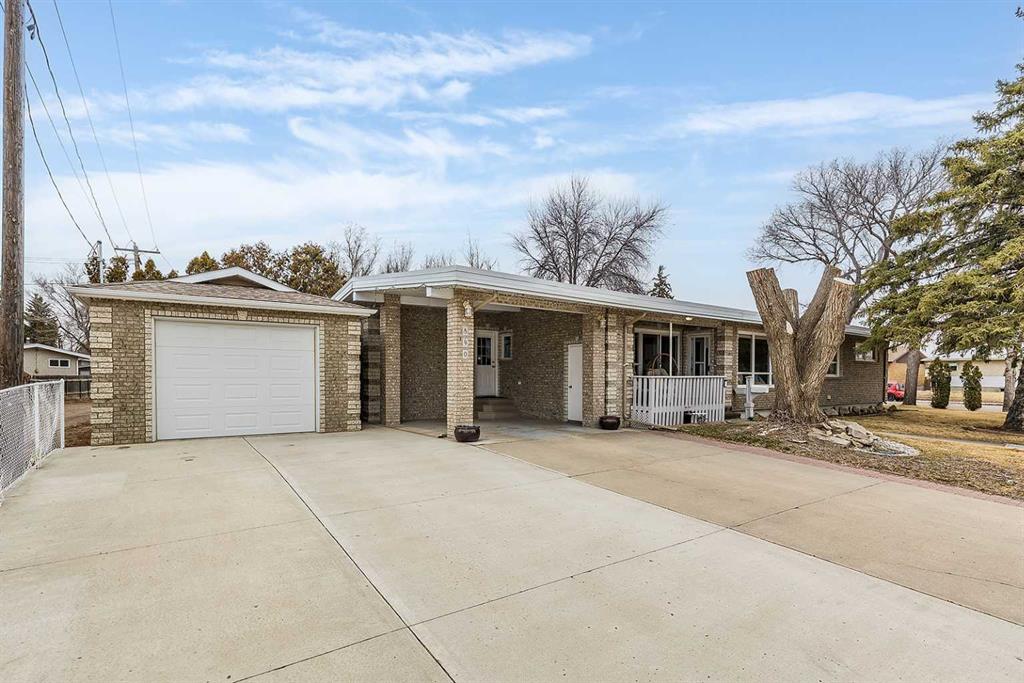 Picture for 890 Hargrave Way NW