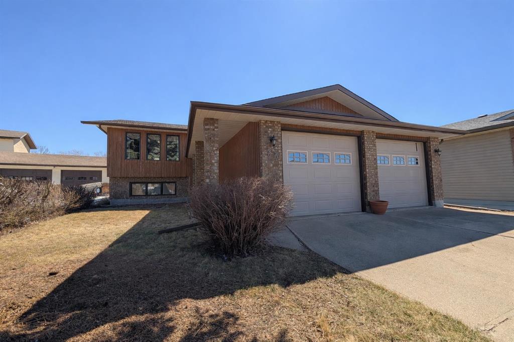 Picture for 33 Rideau Close SE