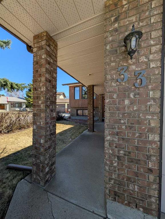 Picture for 33 Rideau Close SE