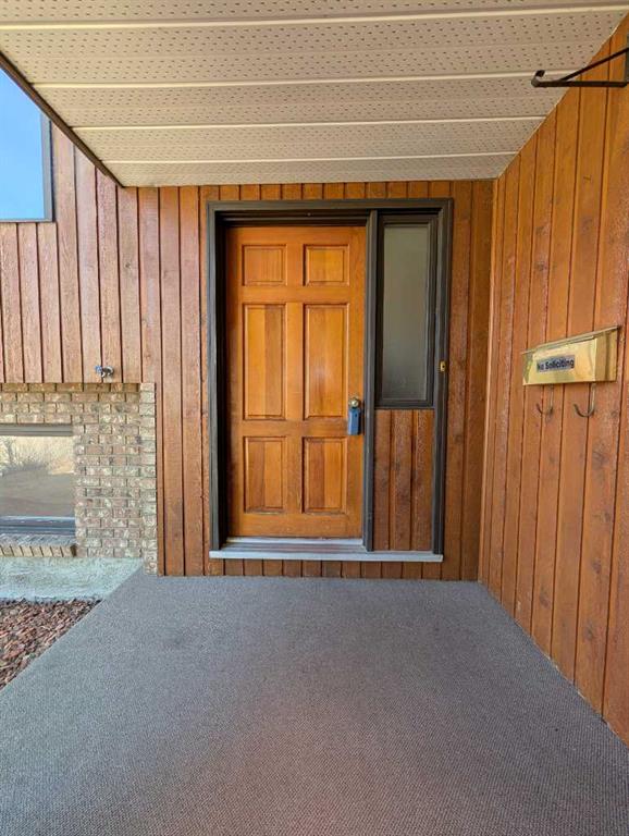 Picture for 33 Rideau Close SE