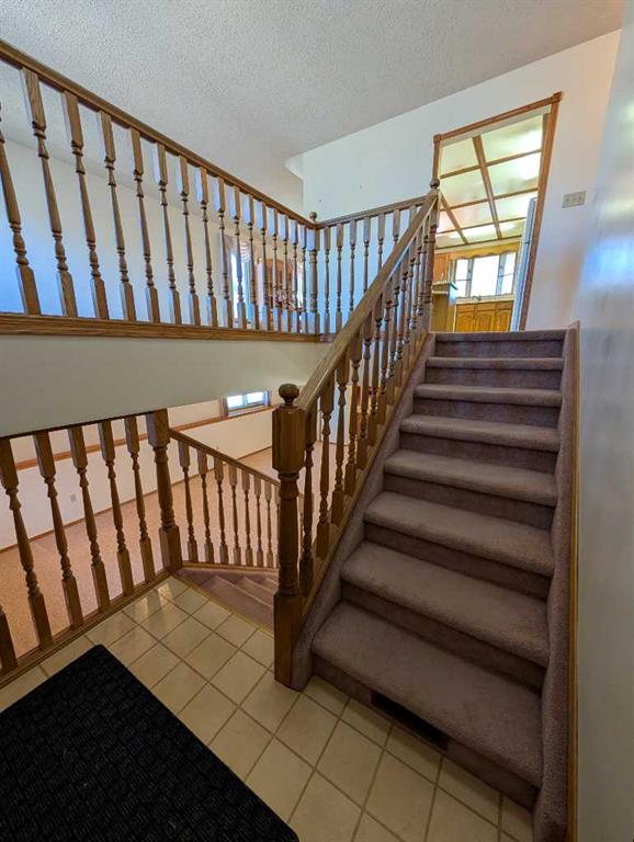 Picture for 33 Rideau Close SE