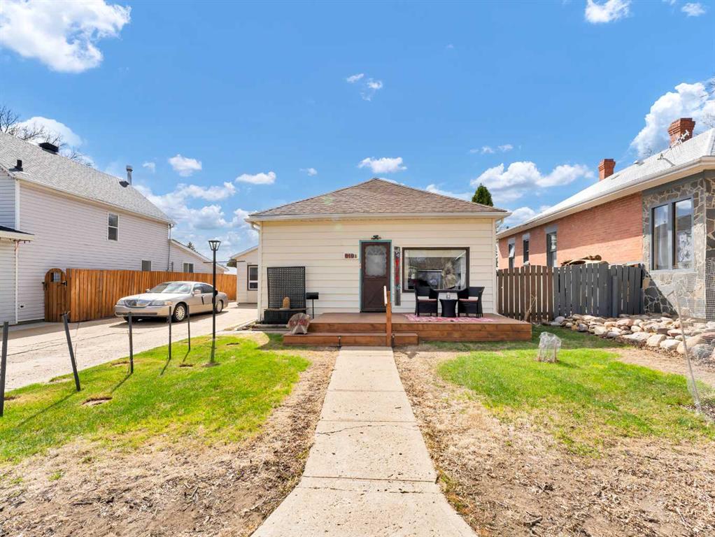 Picture for 819B 3 Street SE