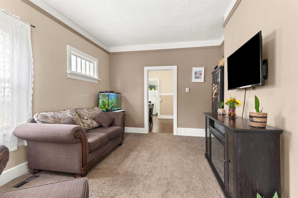 Picture for 946 Queen Street SE