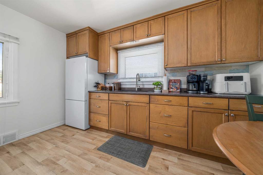 Picture for 350 4 Street SW