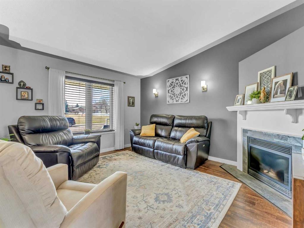 Picture for 32 Spruce Close SE