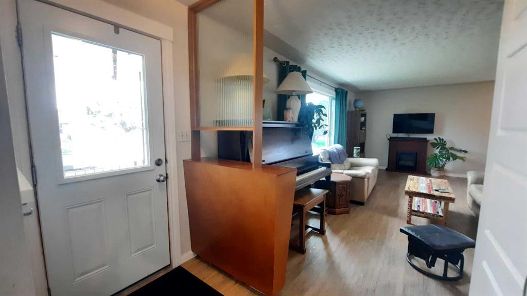 Picture for 409 9 Street E