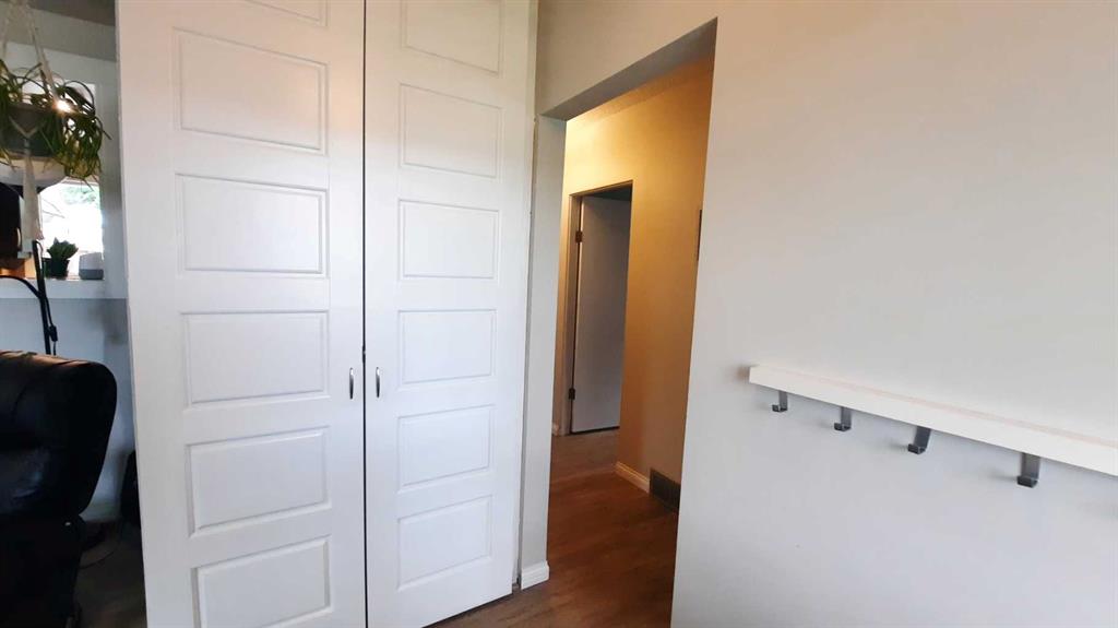 Picture for 409 9 Street E