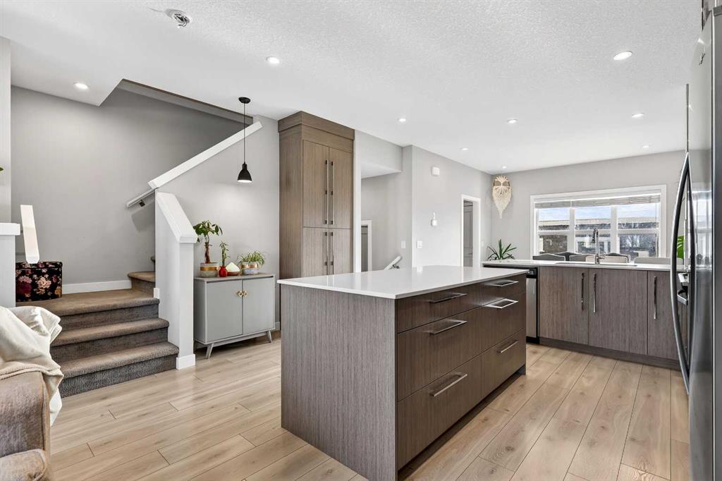 Picture for 472 WEST LAKEVIEW Drive 