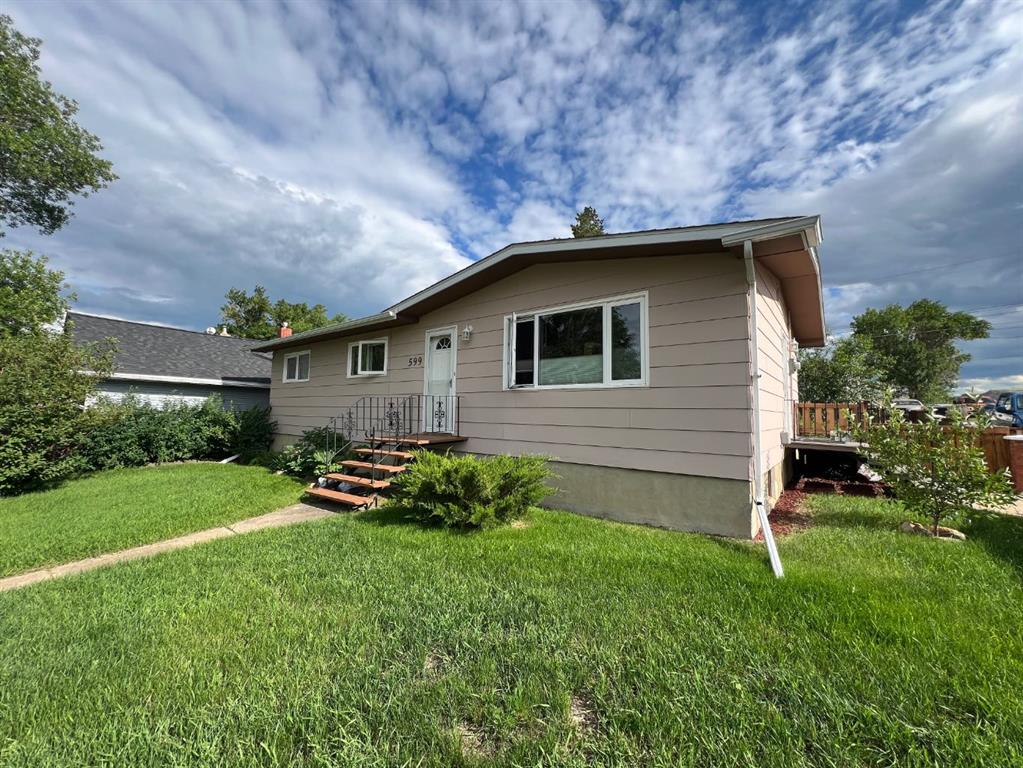 Picture for 599 3 Avenue W