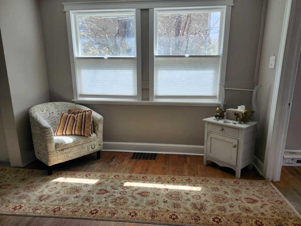 Picture for 148 3 Street W