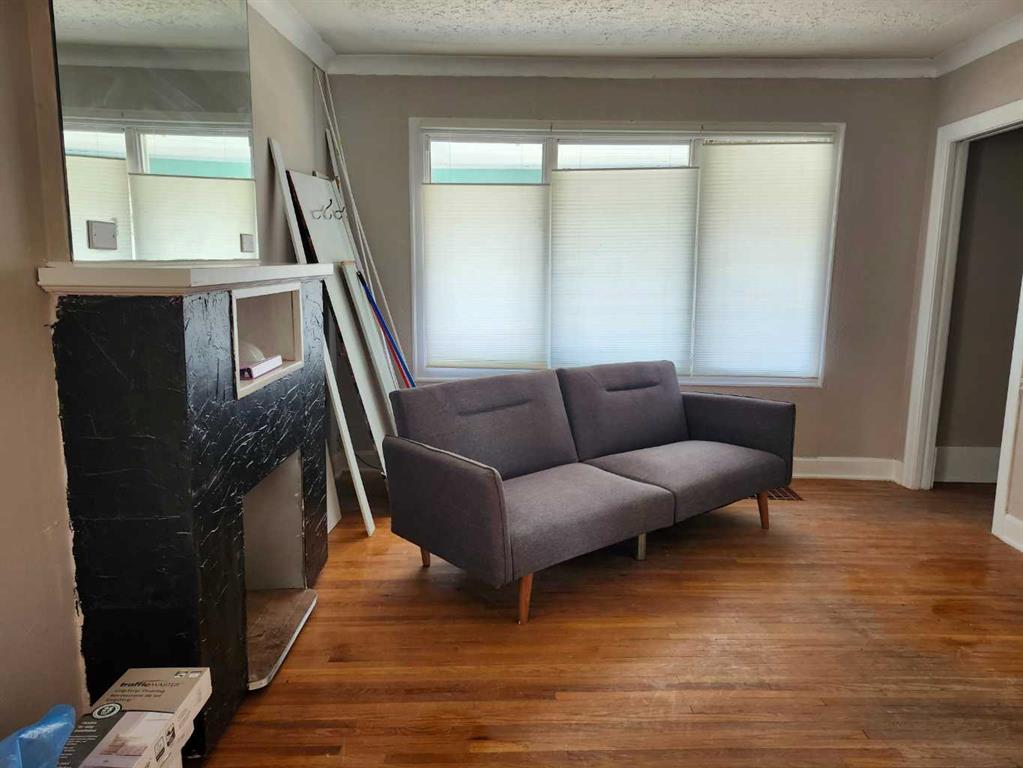 Picture for 148 3 Street W