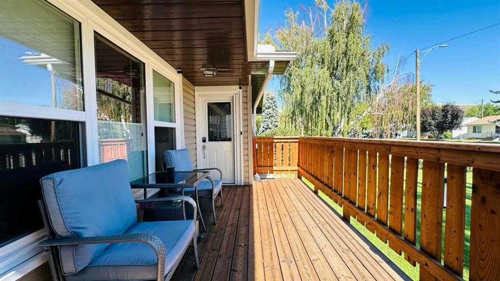 Picture for 411 8 Street E  