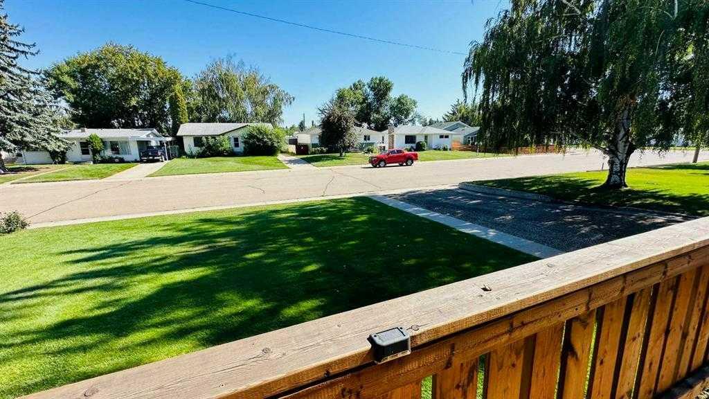 Picture for 411 8 Street E  