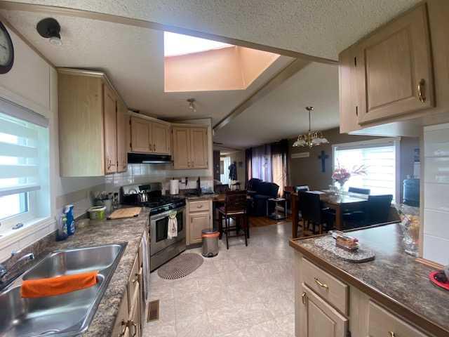 Picture for 30 Lake Stafford Crescent E