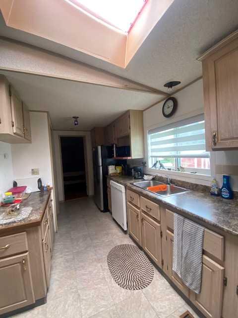Picture for 30 Lake Stafford Crescent E