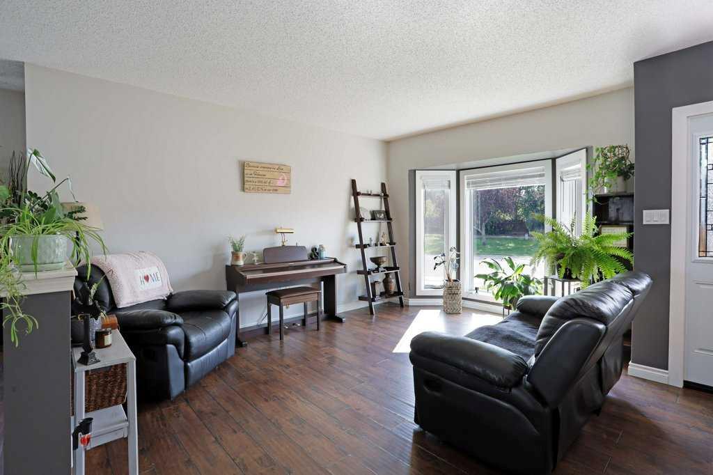 Picture for 65 Parkland Way E