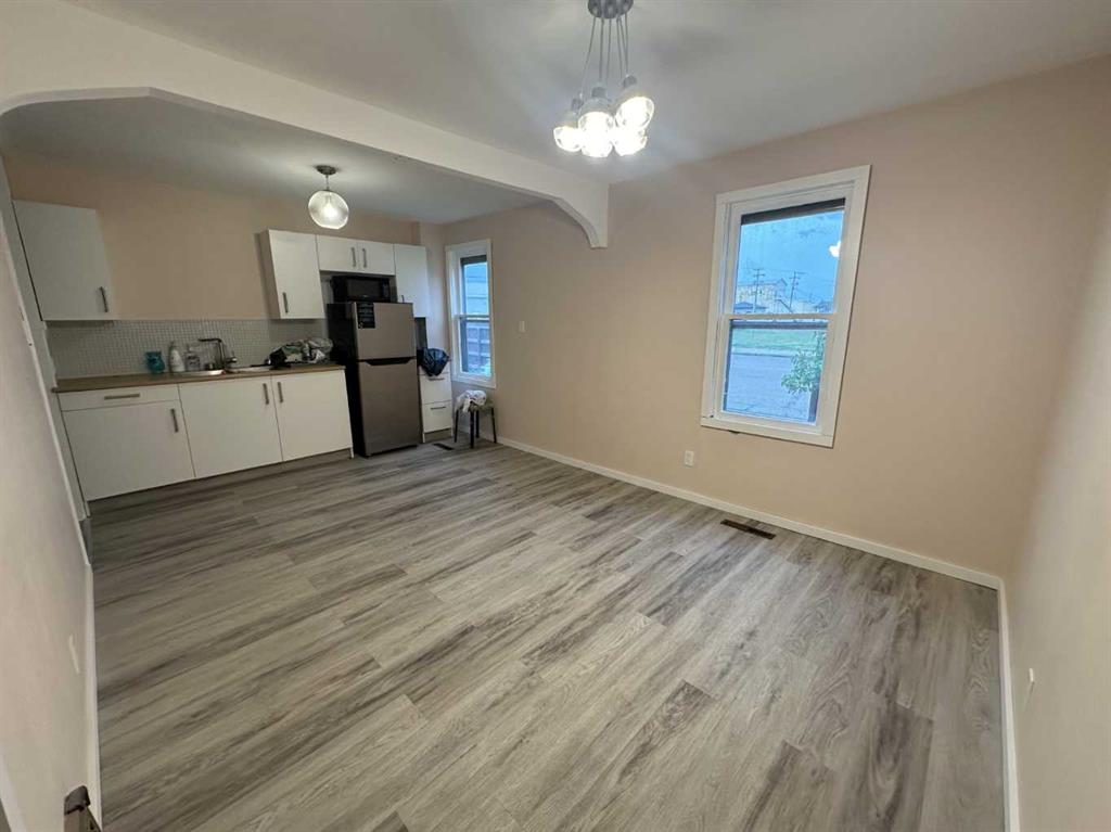 Picture for 306 1 Street W