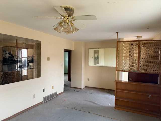 Picture for 677 7 Avenue E