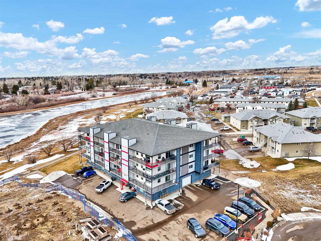 Picture for 303, 499 Meadow Lake Court E