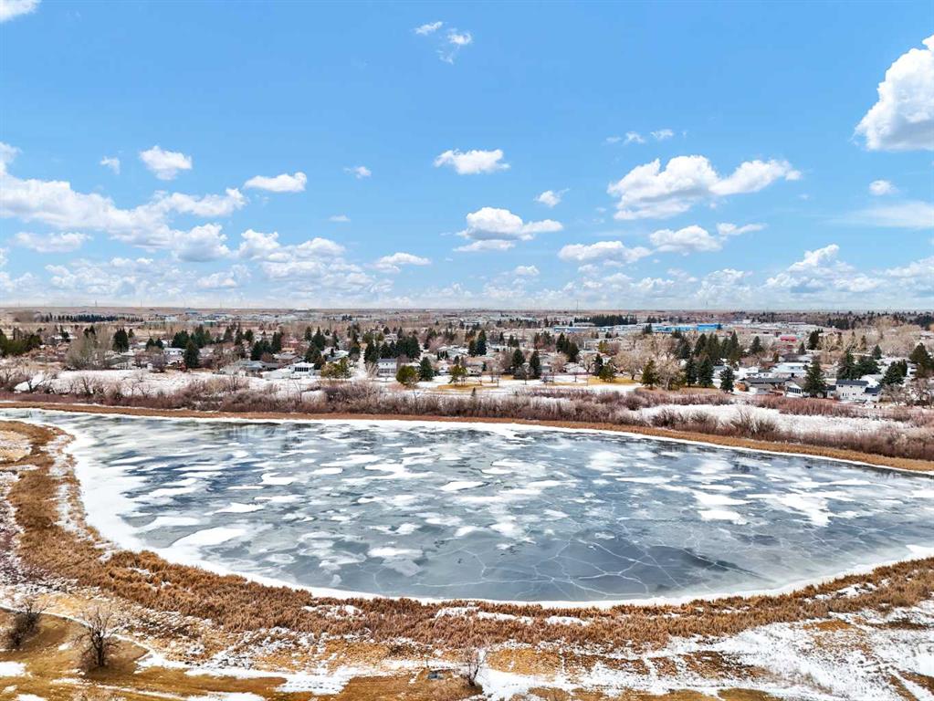 Picture for 303, 499 Meadow Lake Court E