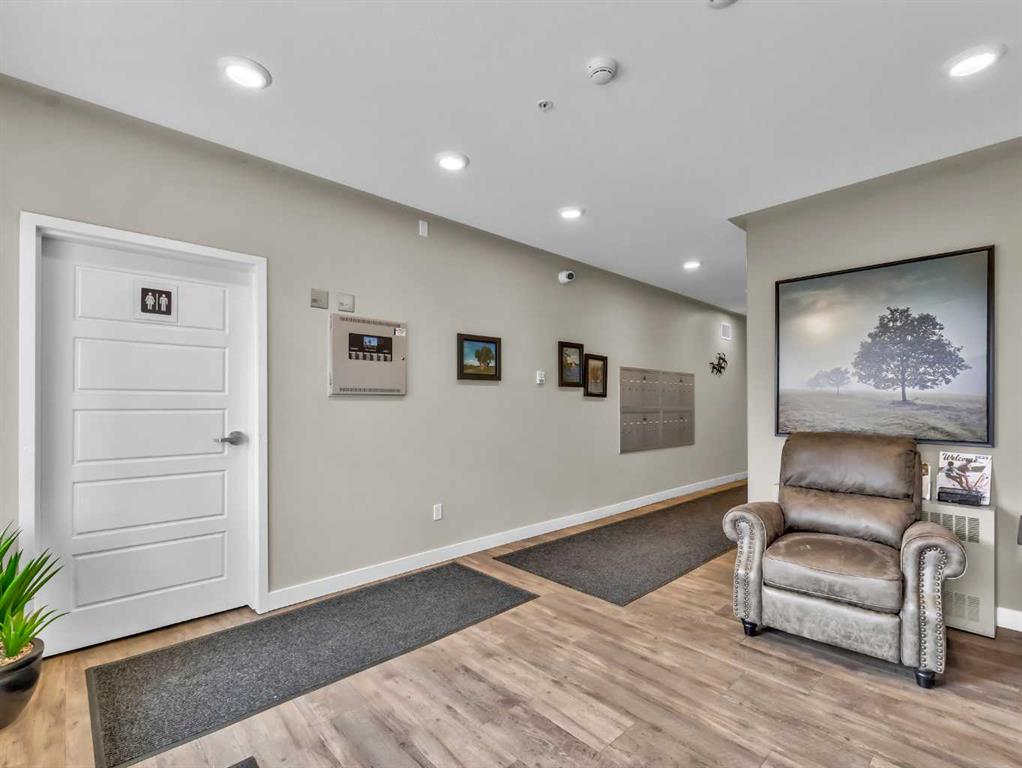 Picture for 303, 499 Meadow Lake Court E