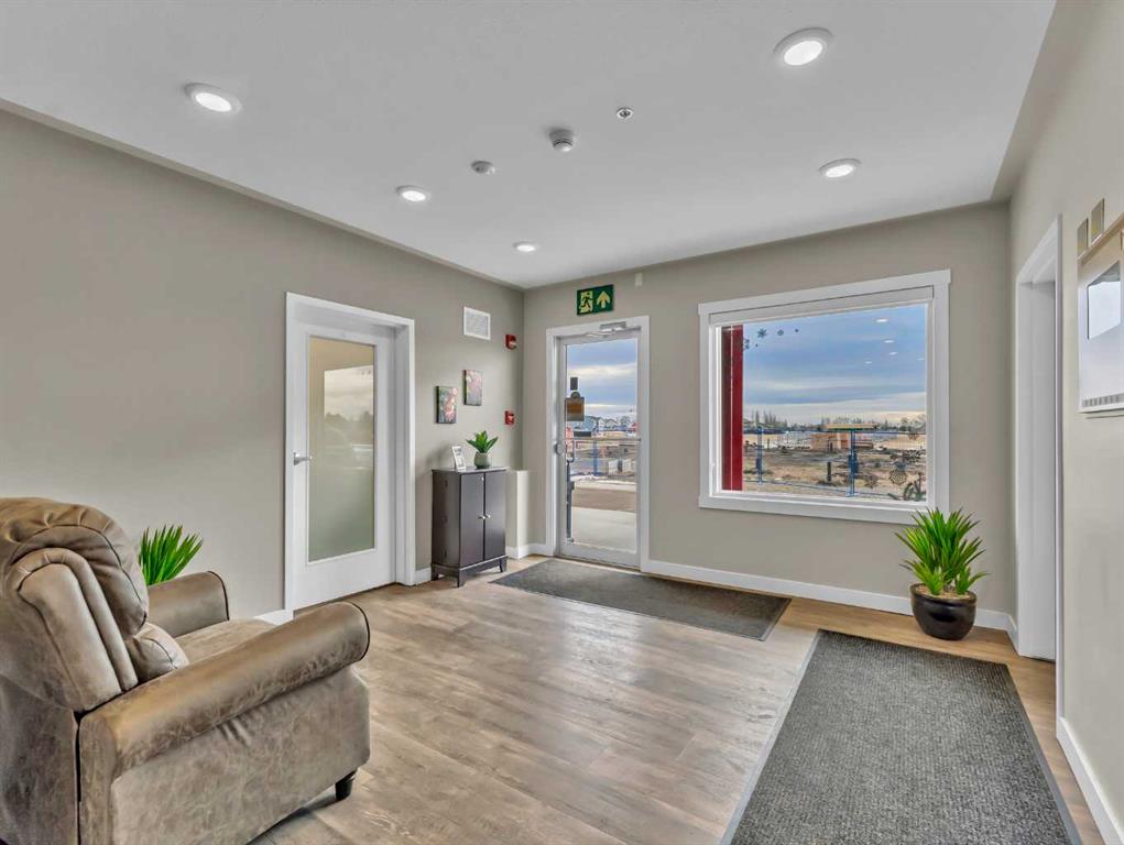 Picture for 303, 499 Meadow Lake Court E