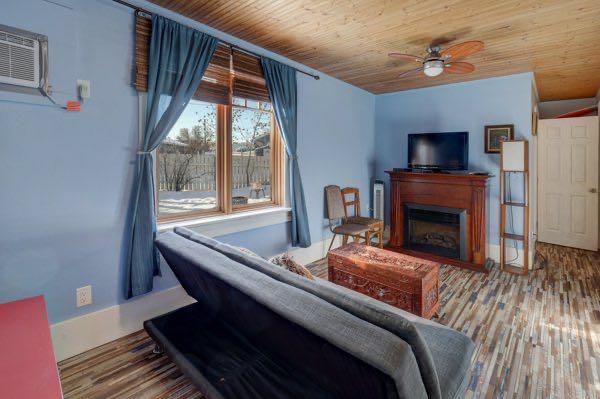 Picture for 455 3 Street E