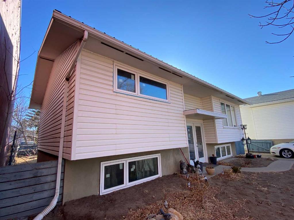 Picture for 424 2 Street W