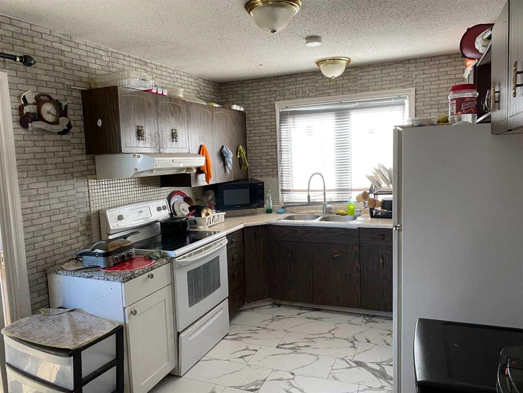 Picture for 424 2 Street W