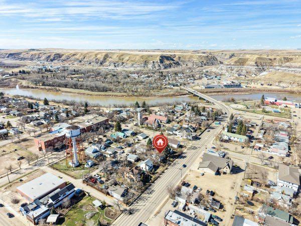 Picture for 235 2 Street W