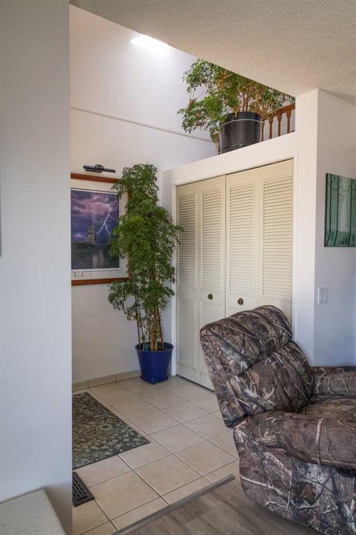 Picture for 283 Abinger Crescent NE