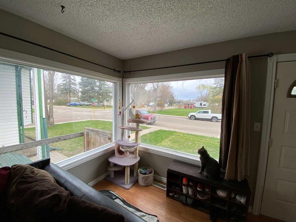 Picture for 23 Pine Avenue W
