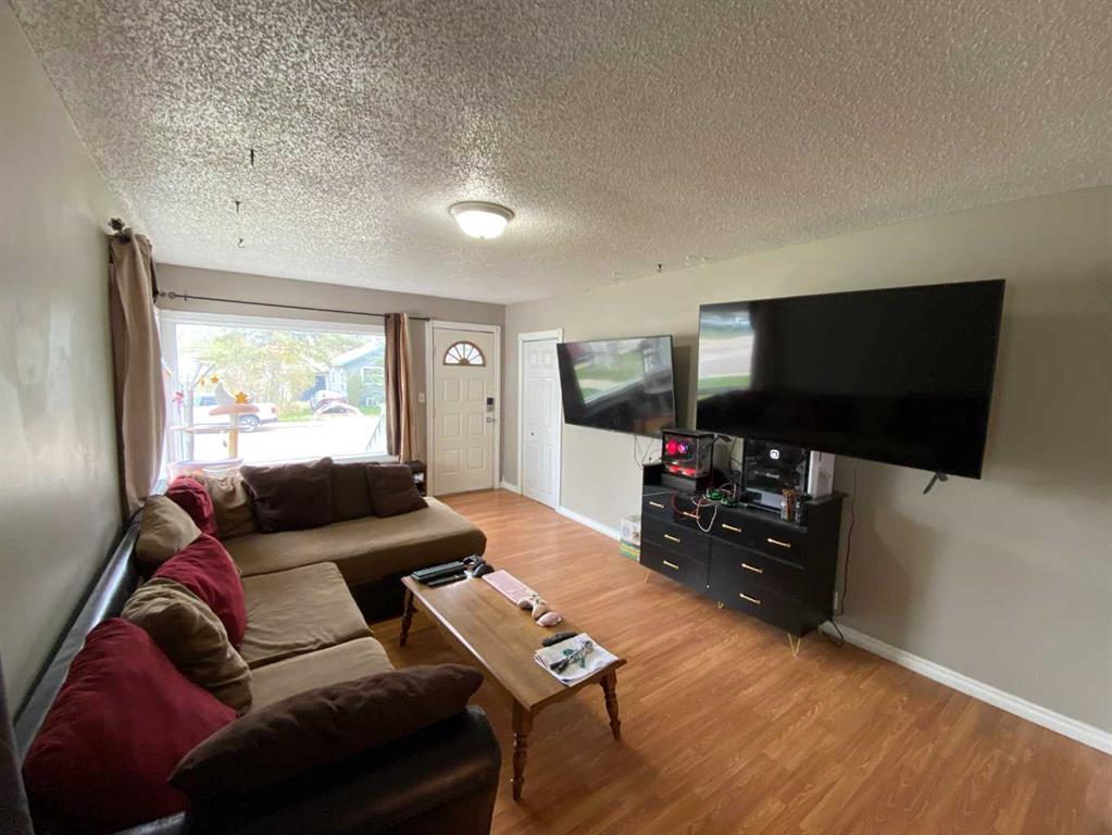Picture for 23 Pine Avenue W